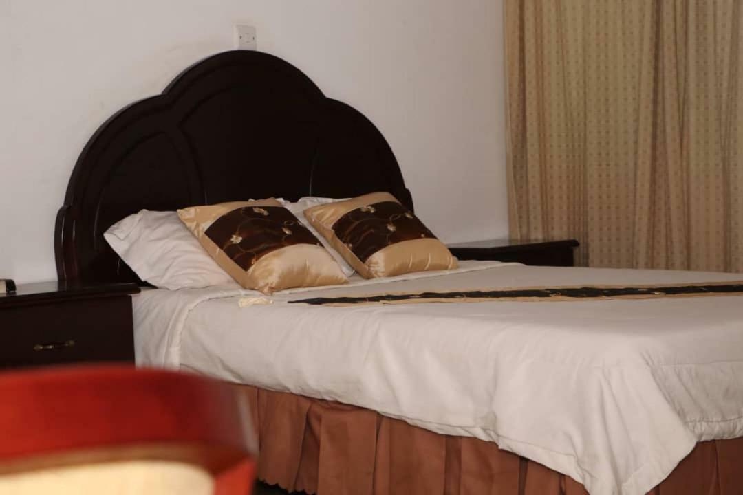 Luxury West Hotel Adenta Eksteriør billede